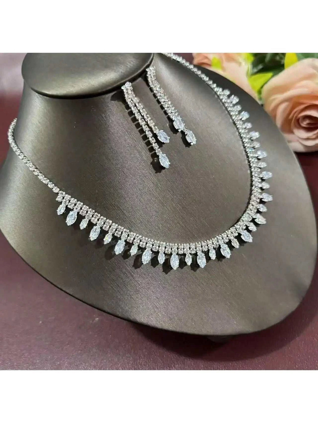 Luxury rhinestone and silver-plated copper jewelry set with diamond necklace and earrings for women, elegant and versatile for evening parties