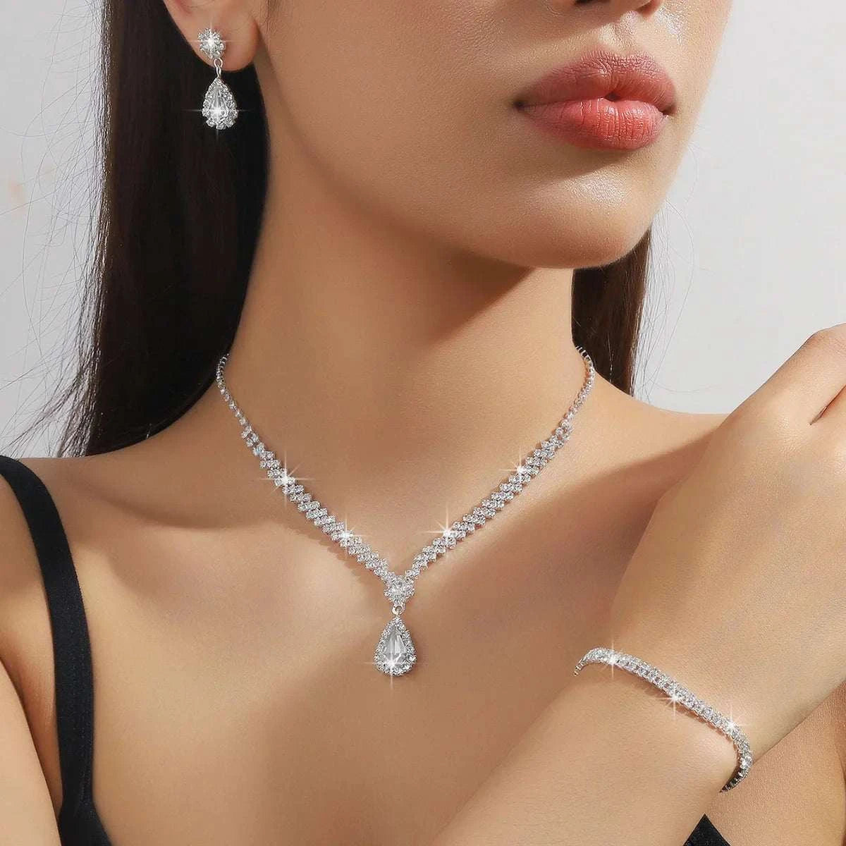 Elegant wedding jewelry set for women with sparkling earrings, necklace, and bracelet in a luxurious bridal design