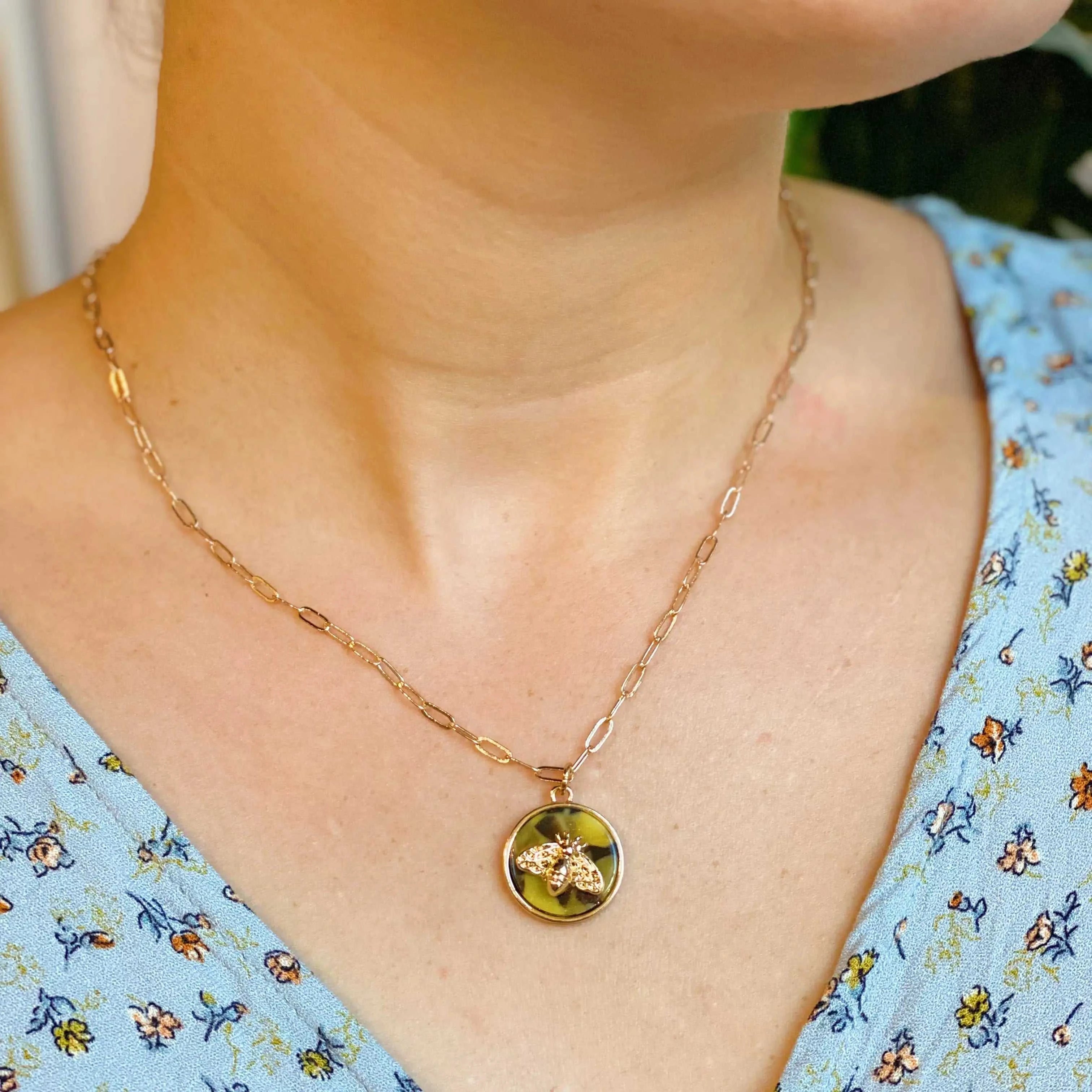 Elegant Bee Jewel Necklace Gold