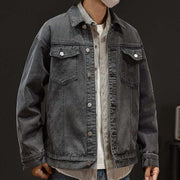 Men's gray denim jacket with size stick pockets and regular sleeves made of cotton