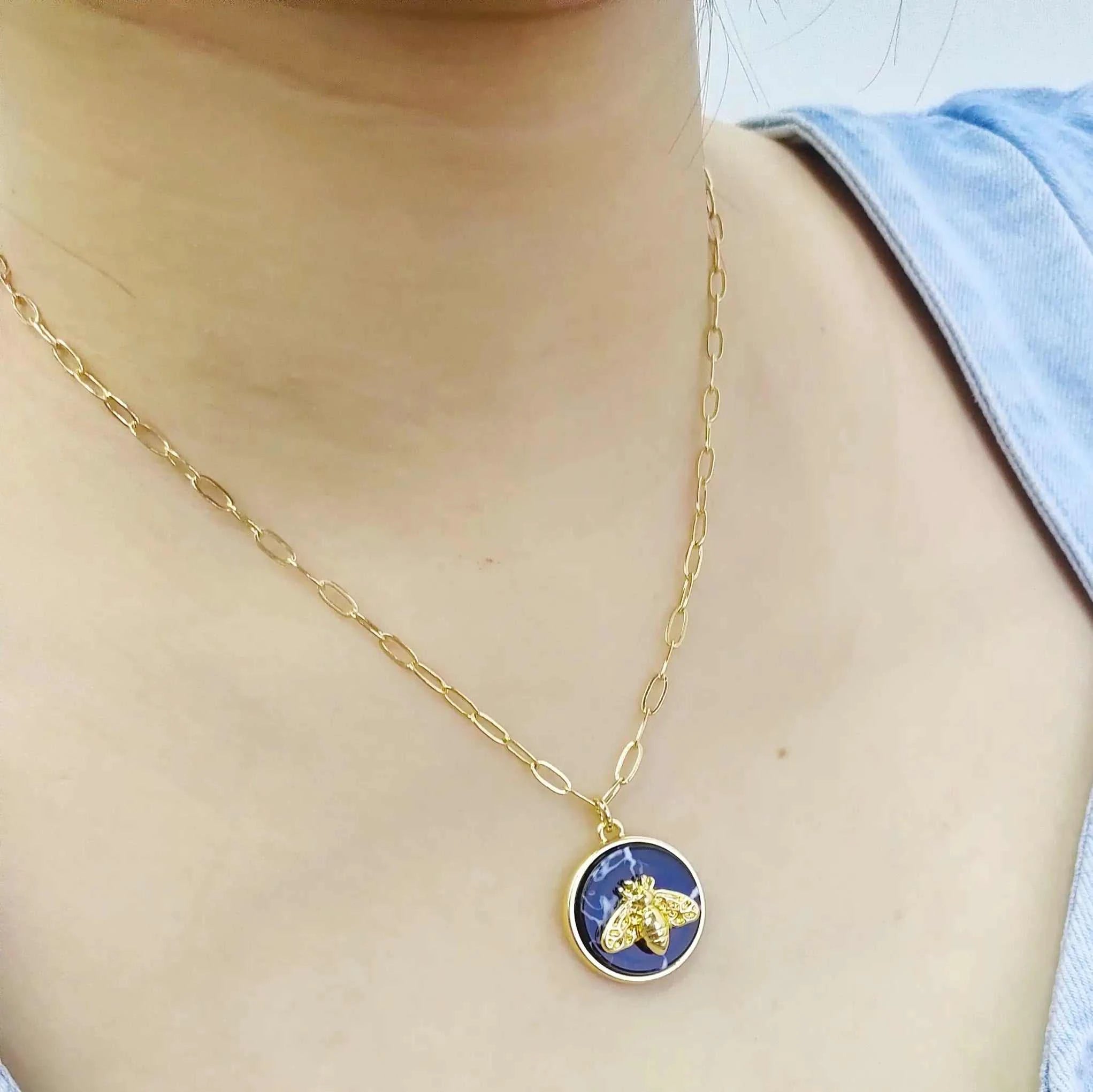 Elegant Bee Jewel Necklace Gold
